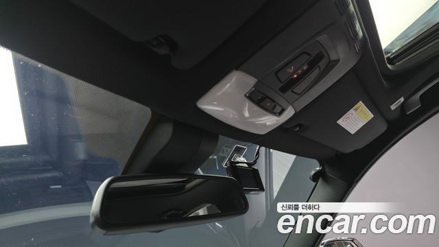 BMW 3-Series 2018 — photo 25