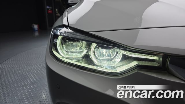 BMW 3-Series 2018 — photo 8