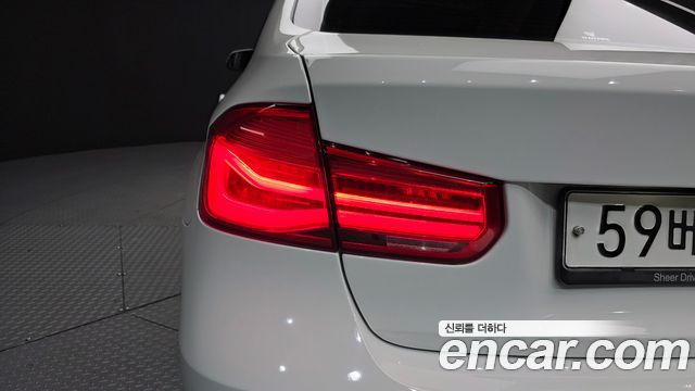 BMW 3-Series 2018 — photo 9