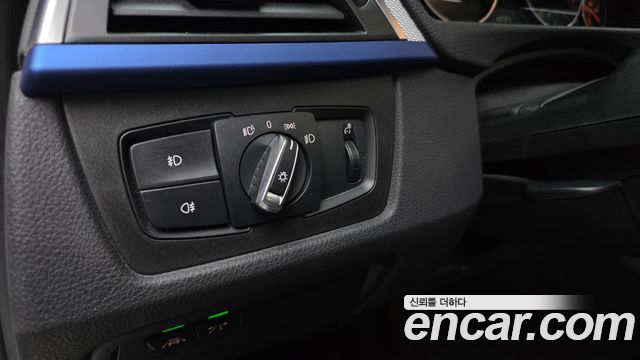 BMW 3-Series 2018 — photo 28