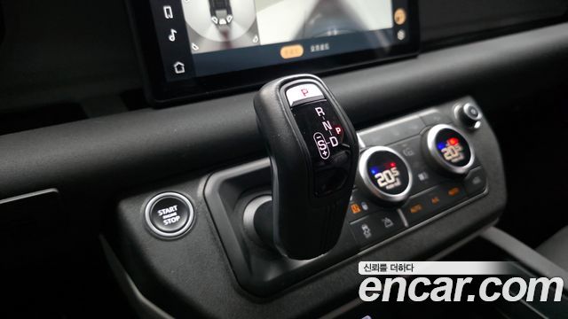 Land Rover Defender 2020 — photo 9