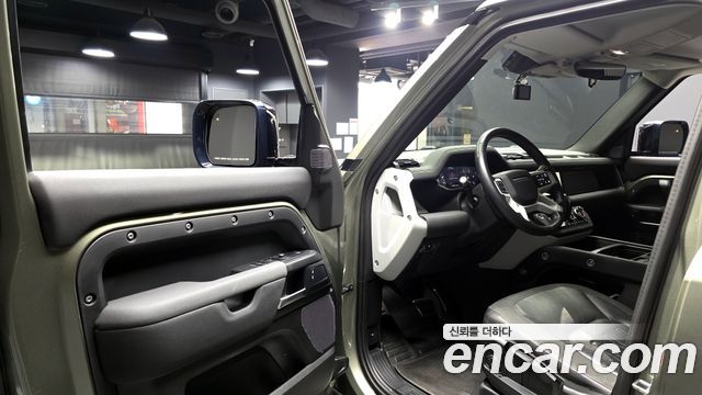 Land Rover Defender 2020 — photo 10