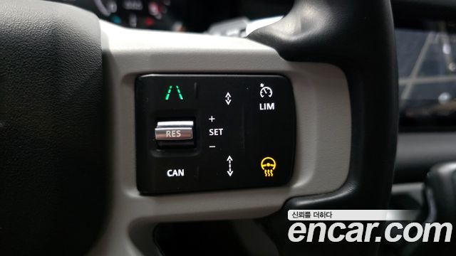 Land Rover Defender 2020 — photo 16