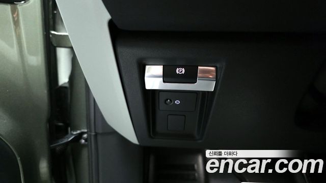 Land Rover Defender 2020 — photo 18