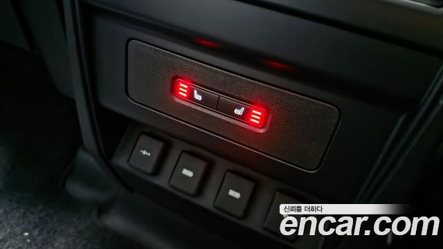 Land Rover Defender 2020 — photo 19