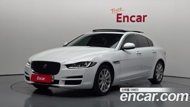 Jaguar XE 2017 — photo 1