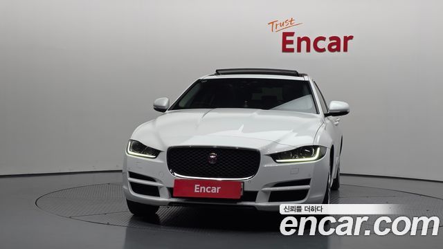 Jaguar XE 2017 — photo 3