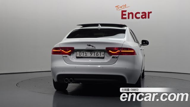 Jaguar XE 2017 — photo 4