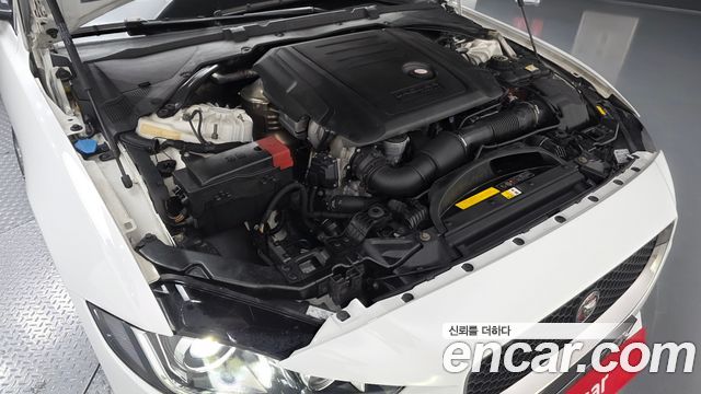Jaguar XE 2017 — photo 6