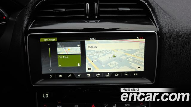 Jaguar XE 2017 — photo 14