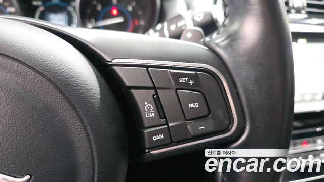 Jaguar XE 2017 — photo 17