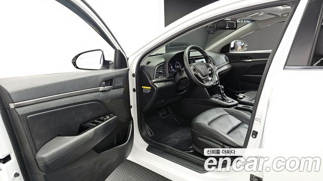 Hyundai AVANTE 2016 — photo 10