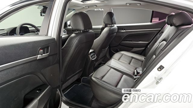 Hyundai AVANTE 2016 — photo 11