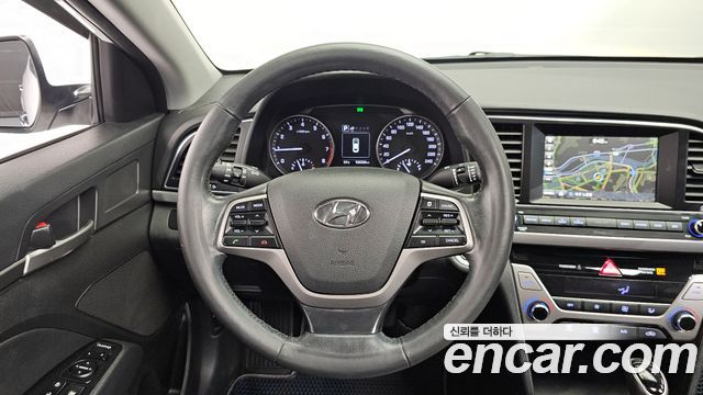 Hyundai AVANTE 2016 — photo 12