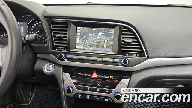 Hyundai AVANTE 2016 — photo 13