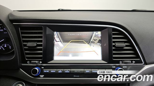 Hyundai AVANTE 2016 — photo 14