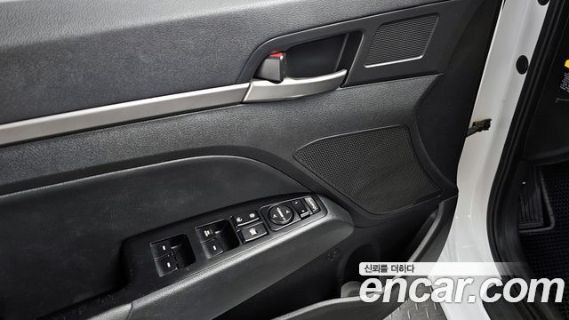 Hyundai AVANTE 2016 — photo 18