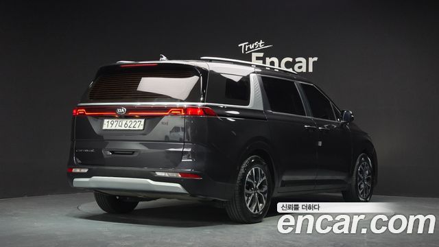Kia Canival 2021 — photo 2