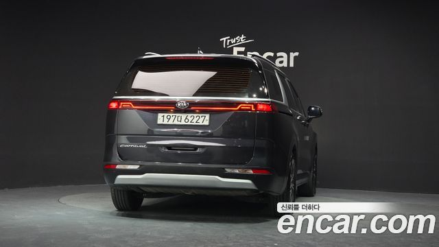 Kia Canival 2021 — photo 4