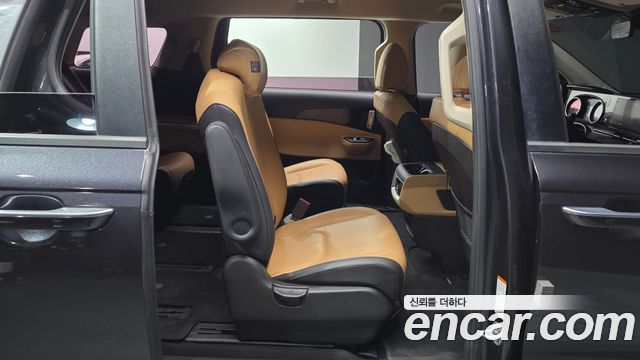 Kia Canival 2021 — photo 17