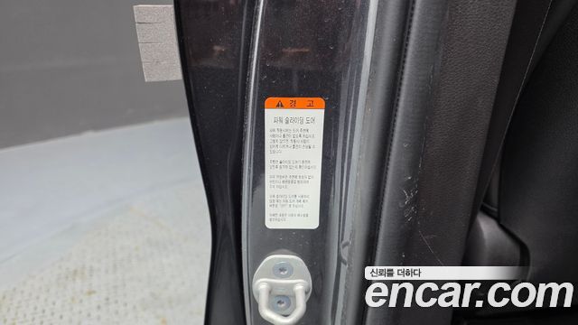 Kia Canival 2021 — photo 23