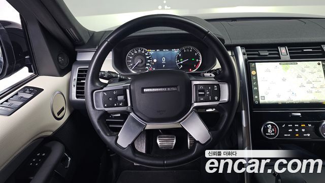Land Rover Discovery 2023 — photo 18