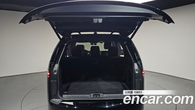 Land Rover Discovery 2023 — photo 25