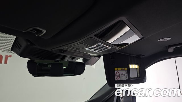 Land Rover Discovery 2023 — photo 26