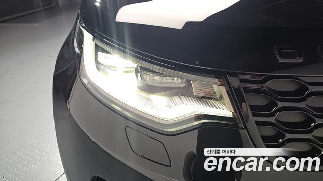Land Rover Discovery 2023 — photo 8