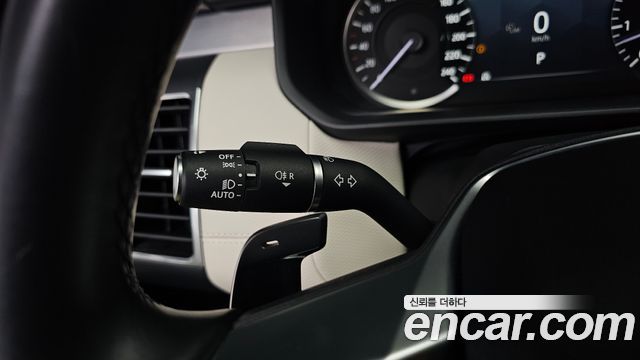 Land Rover Discovery 2023 — photo 28