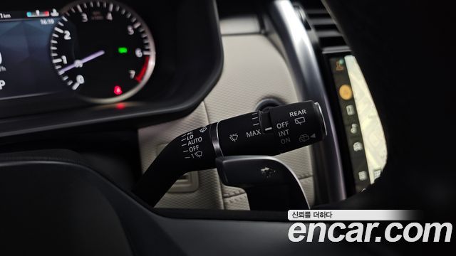 Land Rover Discovery 2023 — photo 29