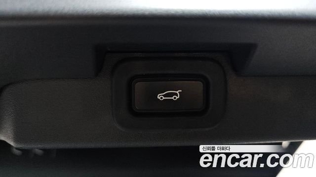 Land Rover Discovery 2023 — photo 32