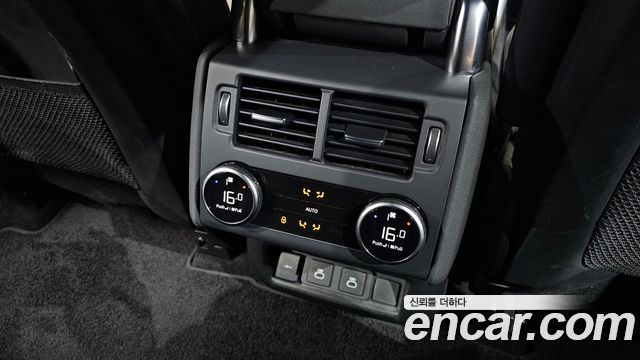 Land Rover Discovery 2023 — photo 33