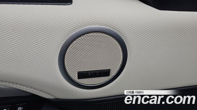 Land Rover Discovery 2023 — photo 34