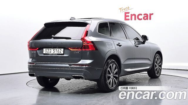 Volvo XC60 2018 — photo 2