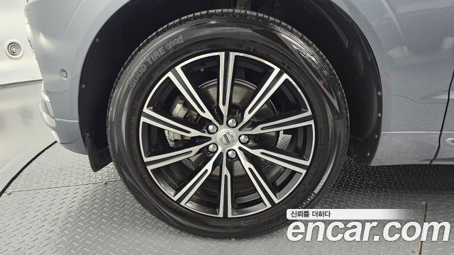 Volvo XC60 2018 — photo 5