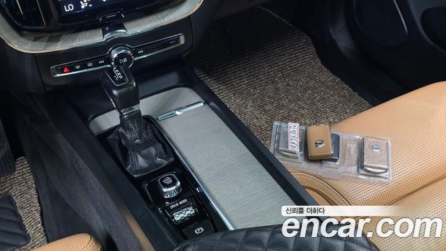 Volvo XC60 2018 — photo 9