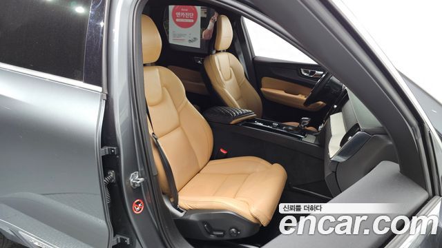 Volvo XC60 2018 — photo 12