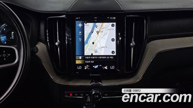 Volvo XC60 2018 — photo 19