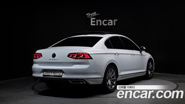 Volkswagen Passat 2021 — photo 2