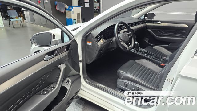 Volkswagen Passat 2021 — photo 13