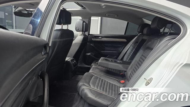 Volkswagen Passat 2021 — photo 18
