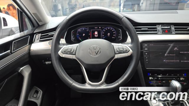 Volkswagen Passat 2021 — photo 19