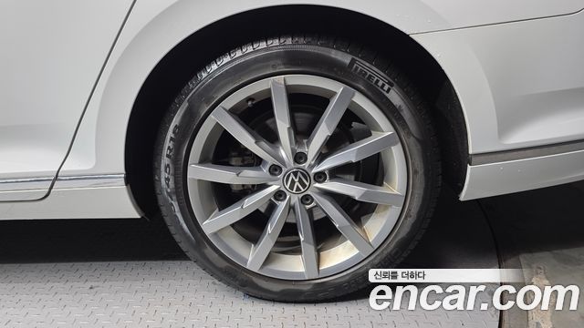 Volkswagen Passat 2021 — photo 7