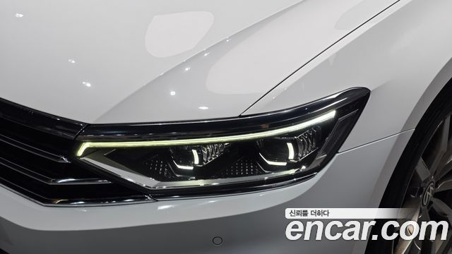Volkswagen Passat 2021 — photo 8