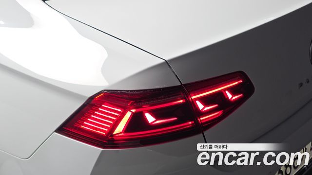 Volkswagen Passat 2021 — photo 9