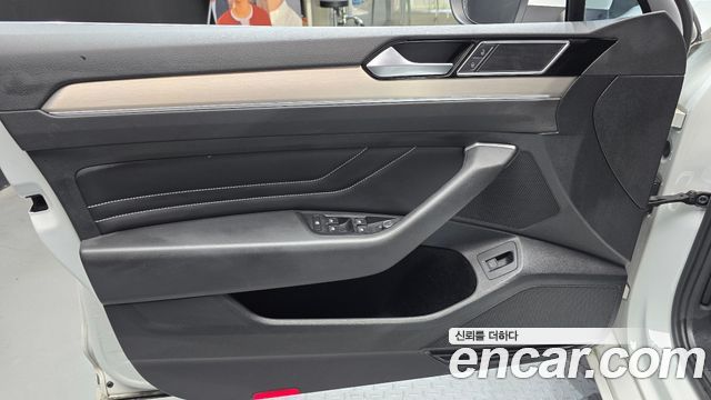 Volkswagen Passat 2021 — photo 14