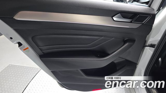 Volkswagen Passat 2021 — photo 15