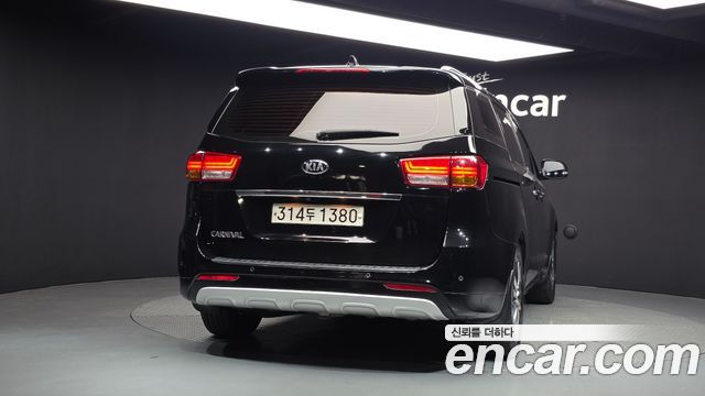 Kia Canival 2016 — photo 4