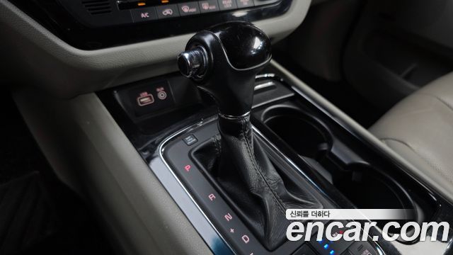 Kia Canival 2016 — photo 12